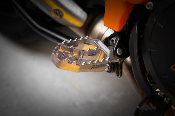 HUSQVARNA Norden 901 - (2023-2026) Akrapovic Titanium Adventure Footpeg Set