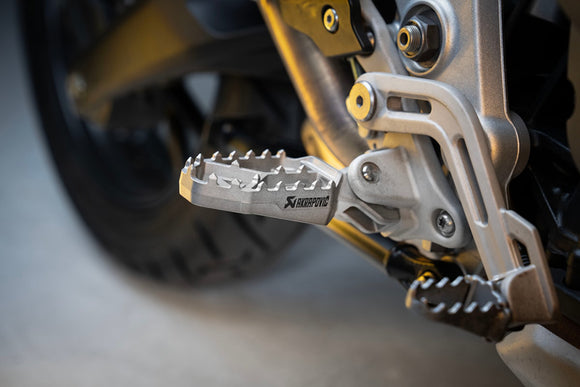 TRIUMPH Tiger 800 XC - (2011-2014) Akrapovic Titanium Adventure Footpeg Set