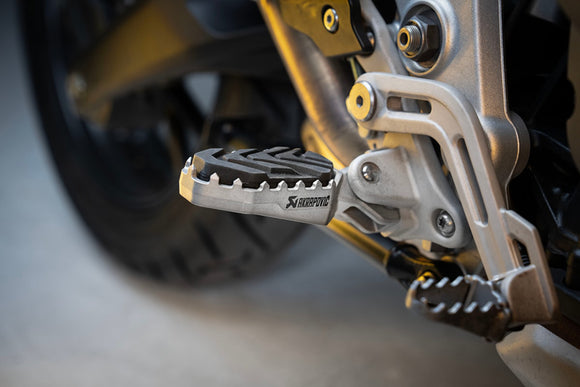TRIUMPH Tiger 800 - (2011-2014) Akrapovic Titanium Adventure Footpeg Set