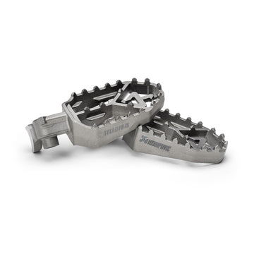 YAMAHA Tenere 700 - (2019-2026) Akrapovic Titanium Adventure Footpeg Set