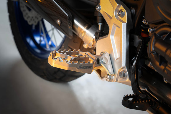 YAMAHA Tenere 700 - (2019-2026) Akrapovic Titanium Adventure Footpeg Set