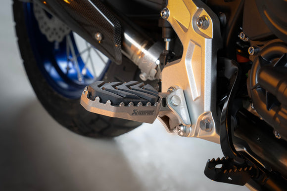 YAMAHA Tenere 700 - (2019-2026) Akrapovic Titanium Adventure Footpeg Set