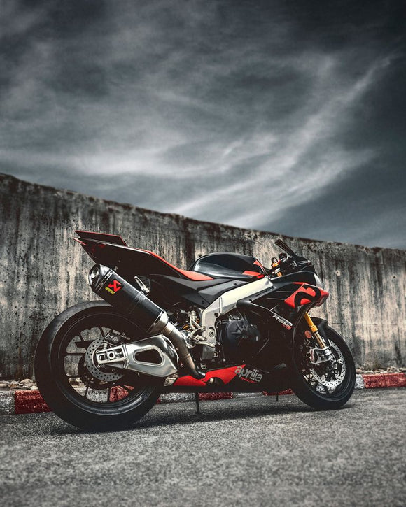 APRILIA Tuono V4 / Factory - (2021-2024) Akrapovic Carbon Silencer Slip-On Kit - Race Removable Baffle
