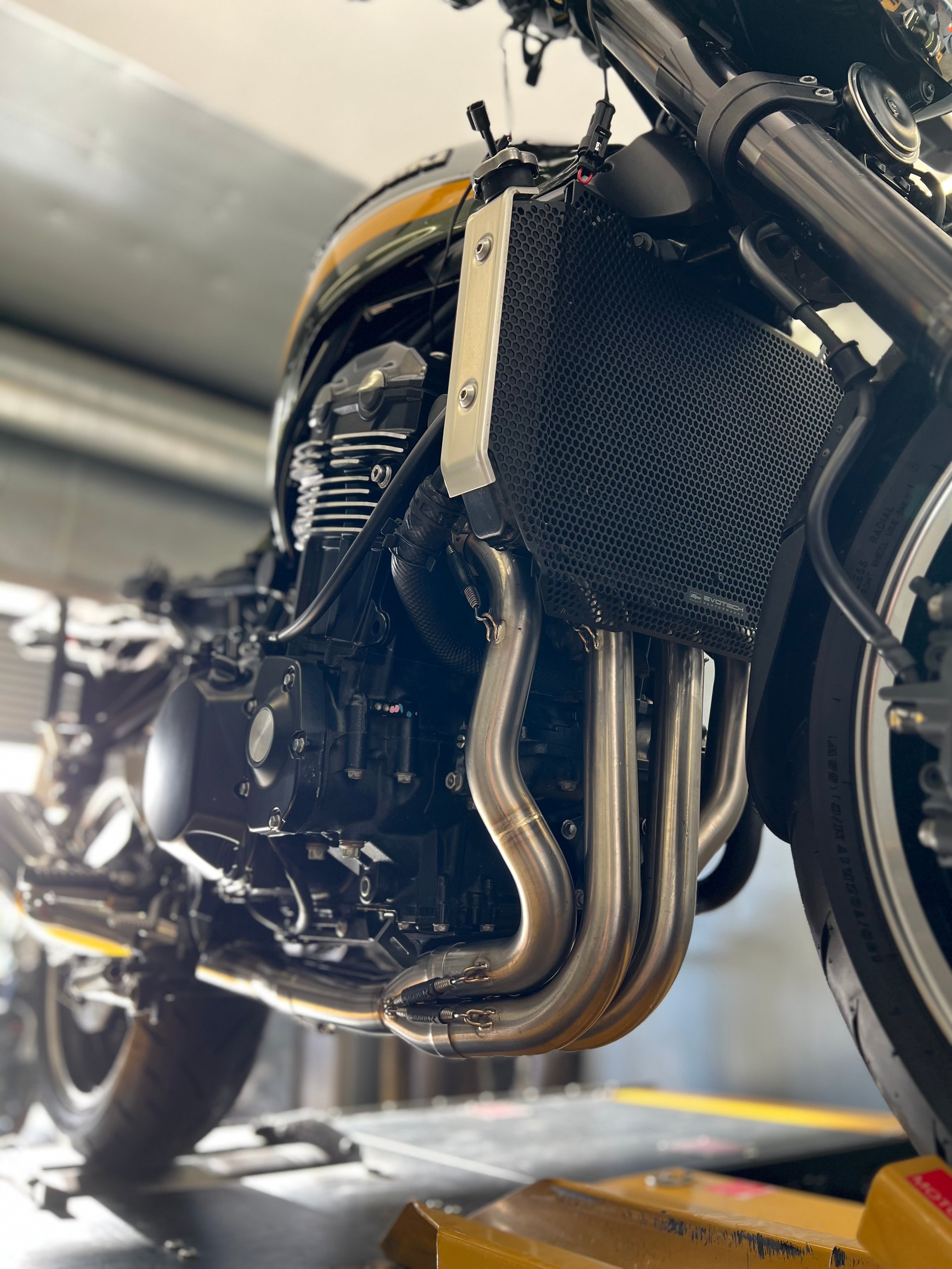 アクラポヴィッチ　オプション ヘッダー　Z900RS(18) E-K9R3 Amazon | AKRAPOVIC(アクラポヴィッチ) オプション ヘッダー